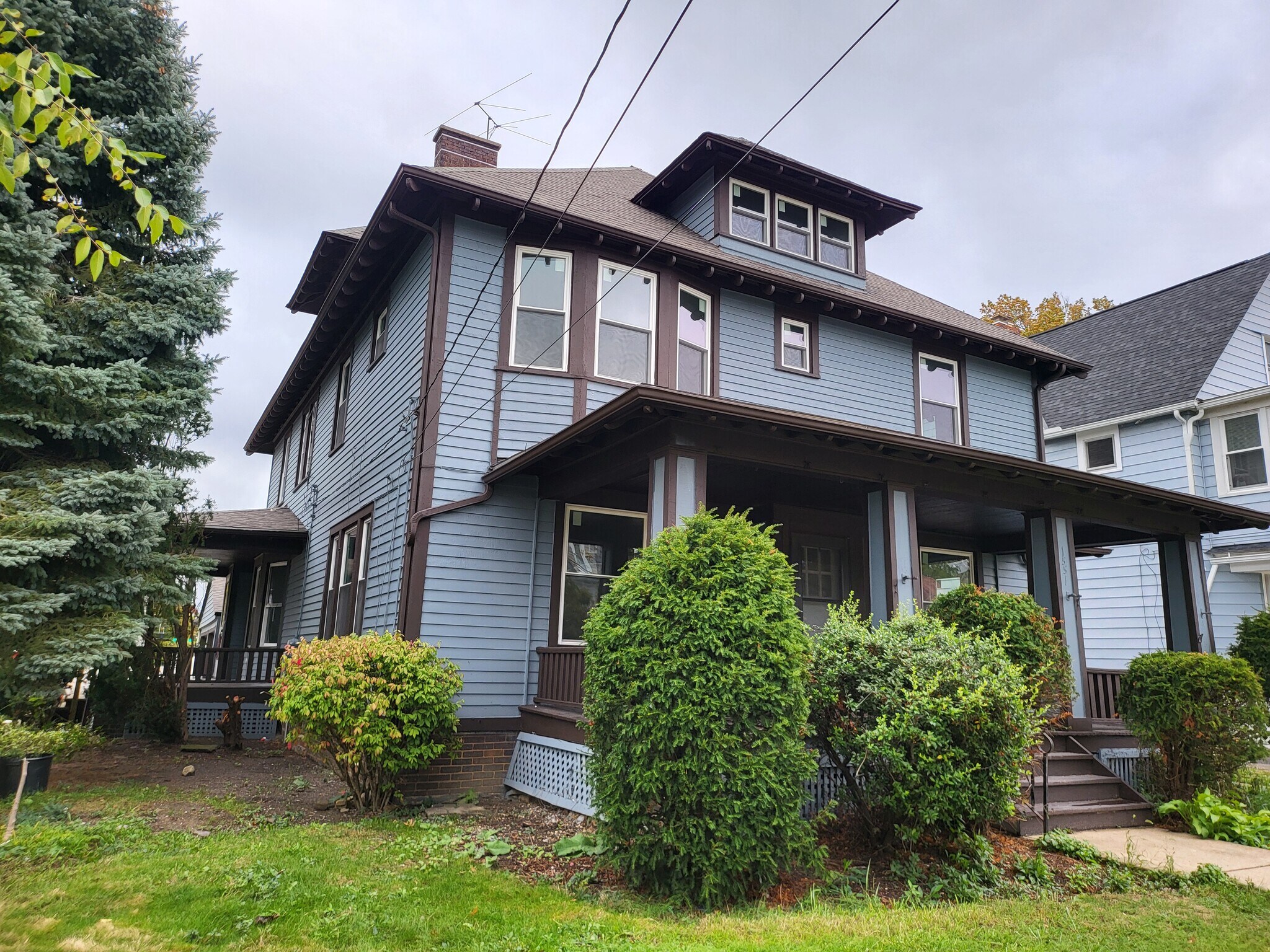 1551 Alameda Ave Lakewood, OH 44107 – photo 2