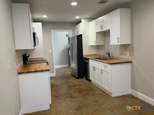 Foto del edificio - 661 W Austin St