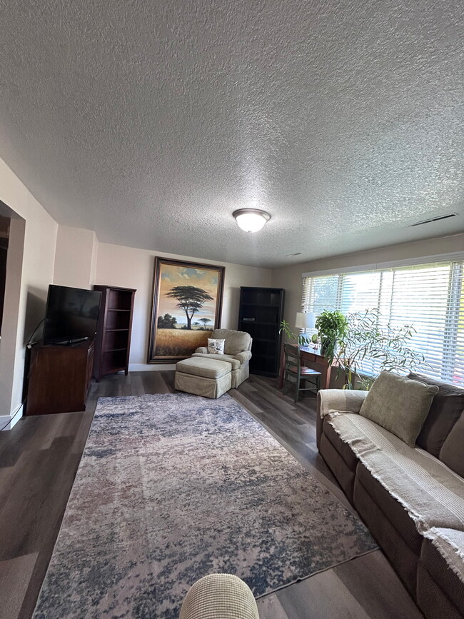 Building Photo - Parkway Villa
