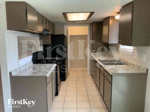 Building Photo - 9819 Kiwi Ln