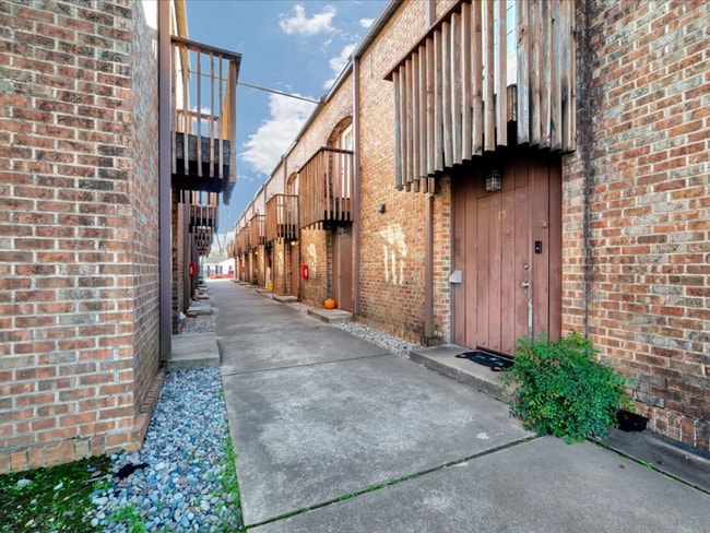 Foto del edificio - 208 E Starr Ave