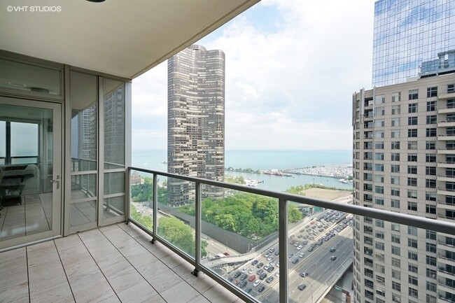 Foto del edificio - 600 N Lake Shore Dr