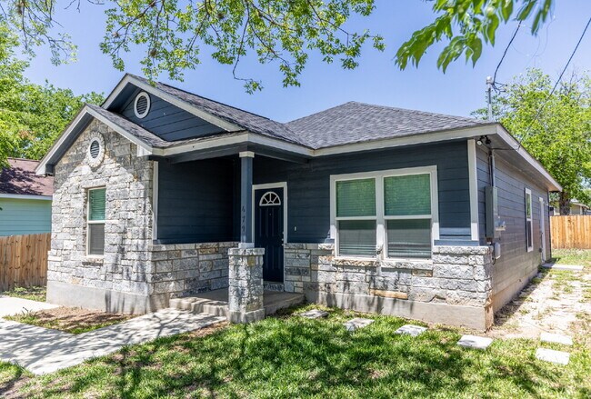 Photo - 479 Corliss Apartment