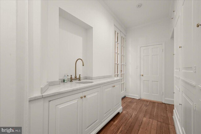 Foto del edificio - 3019 N St NW