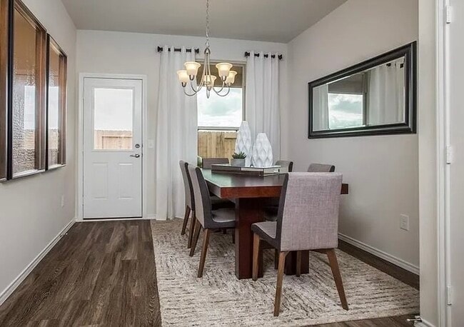 Building Photo - 10473 Pineland Dr