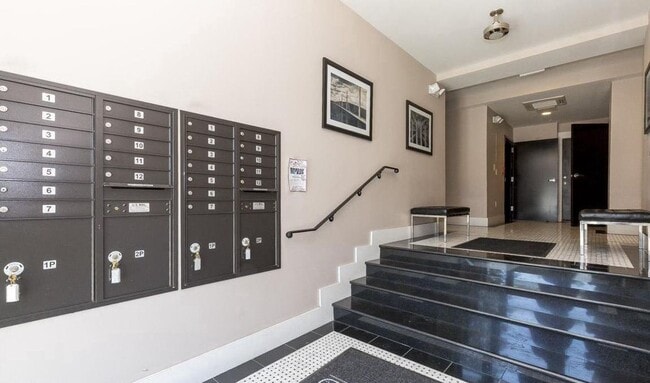 Building Photo - Beautiful 2 Bed/2 Bath Condo Rental - Conv...