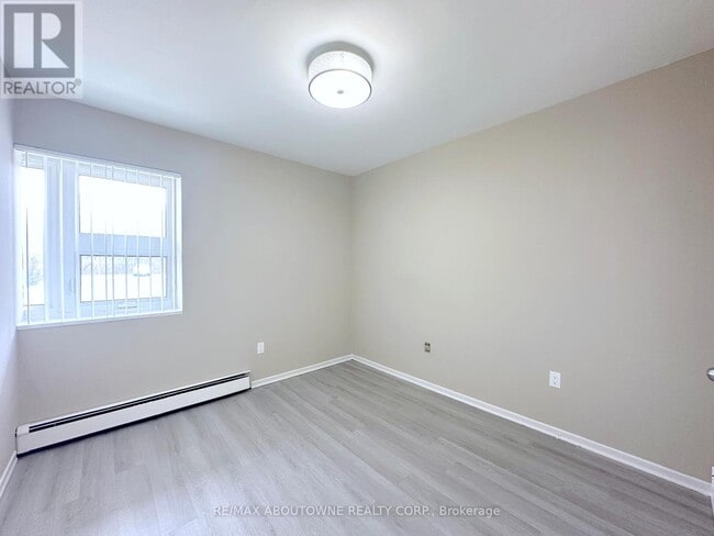 Building Photo - 32 Carluke Crescent