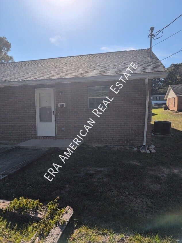 Foto principal - 615 Edney Ave E