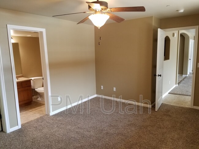 Foto del edificio - 3561 E Rock Creek Rd