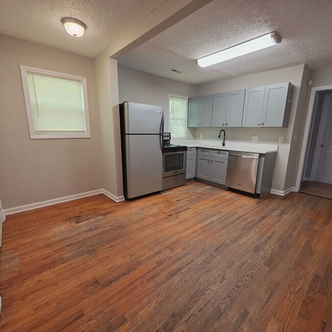 Foto del edificio - Cozy Home 4 Bed in Druid Hills