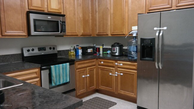 Foto del edificio - 8215 Green Parrot Rd