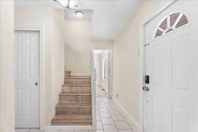 Foto del edificio - 2717 Knollwood Dr