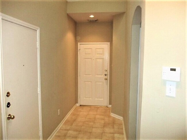 Building Photo - 5542 Poplar Terrace Ln