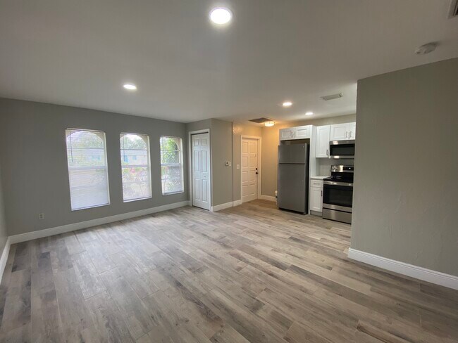 Foto del edificio - 2210 Marilyn Ln