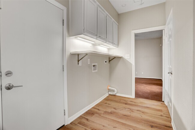 Foto del edificio - 9424 Bassoon Dr