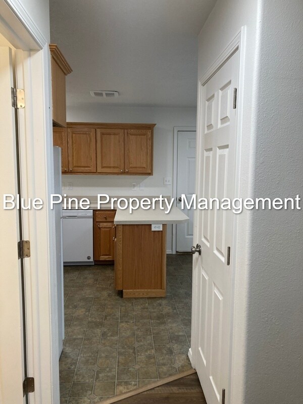 Building Photo - 345 S Byron Ave