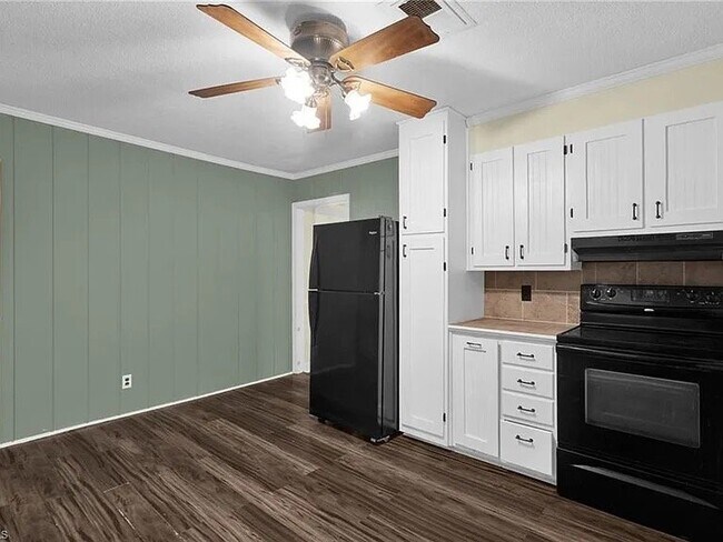Building Photo - 361 Garland Dr