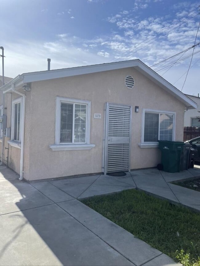 Building Photo - 3 bedroom in San Leandro CA 94578
