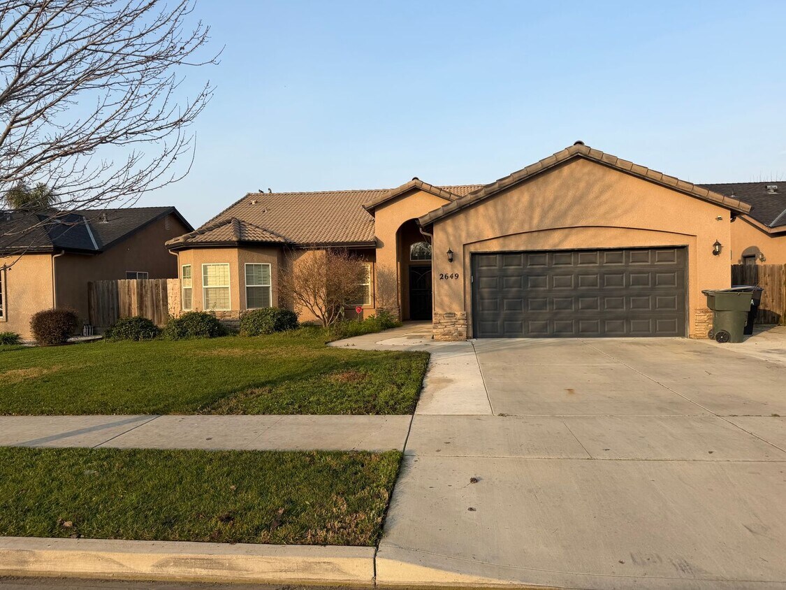 Foto del edificio - Great home for rent in Visalia