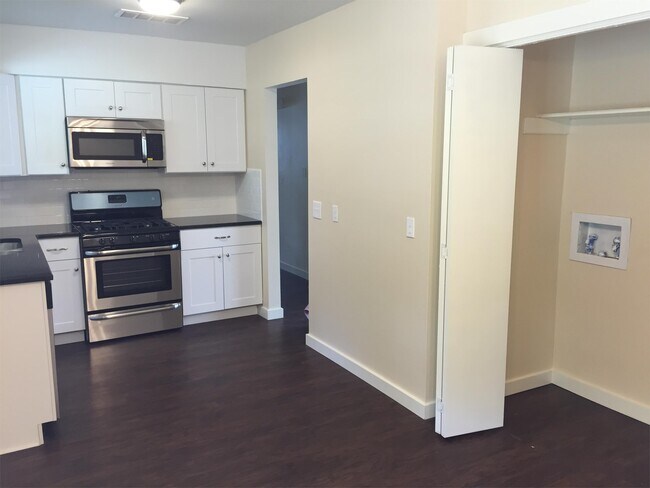 Building Photo - 4801 Broadhill Dr