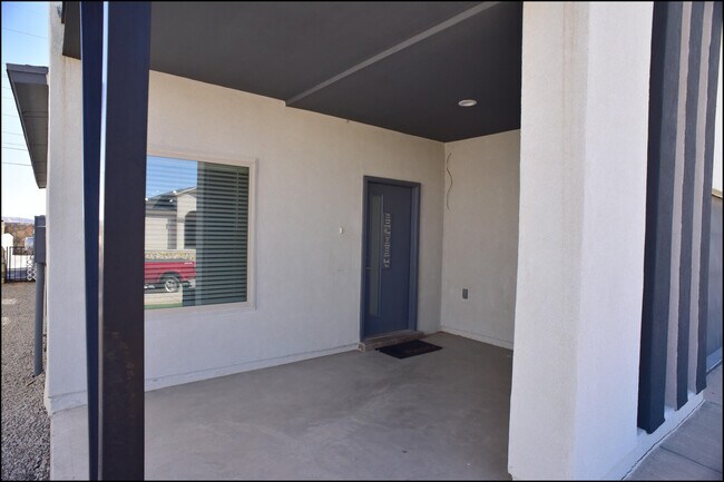 Foto del edificio - 2740 Tierra Oasis St