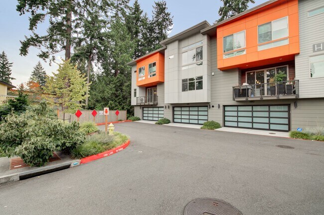 Foto del edificio - 4Bd/3Ba Bellevue Townhouse