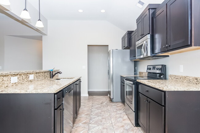 Building Photo - 2847 S Cherry Dr