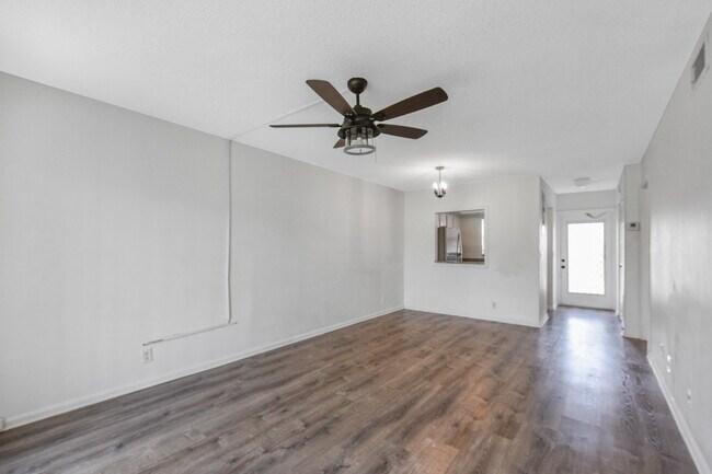 Foto del edificio - 9851 Sandalfoot Blvd
