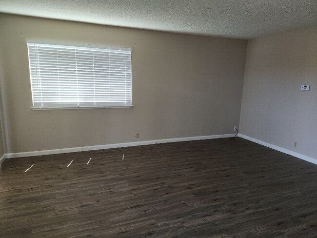 Foto del edificio - 1563 Valle Vista Ave