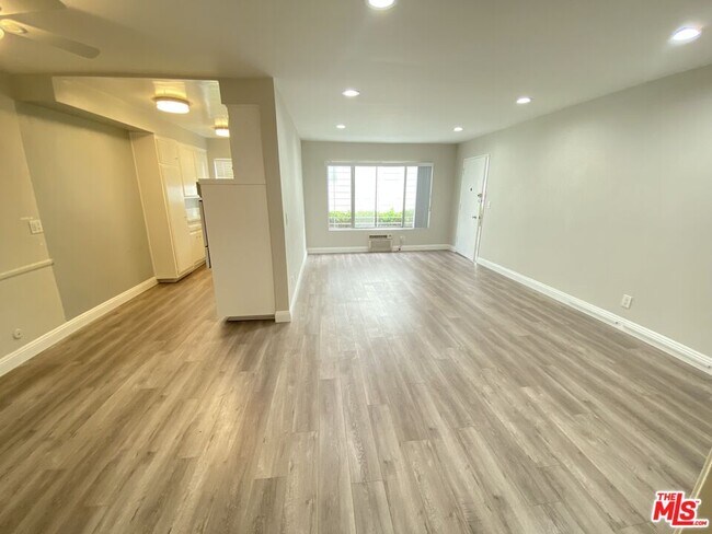 Foto del edificio - 1023 Laurel Ave
