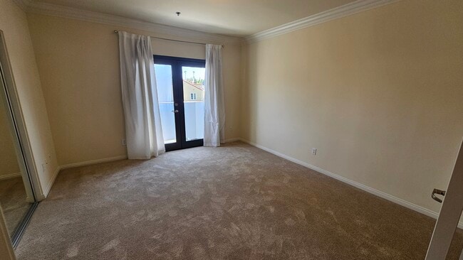 Foto del edificio - 949 N Croft Ave