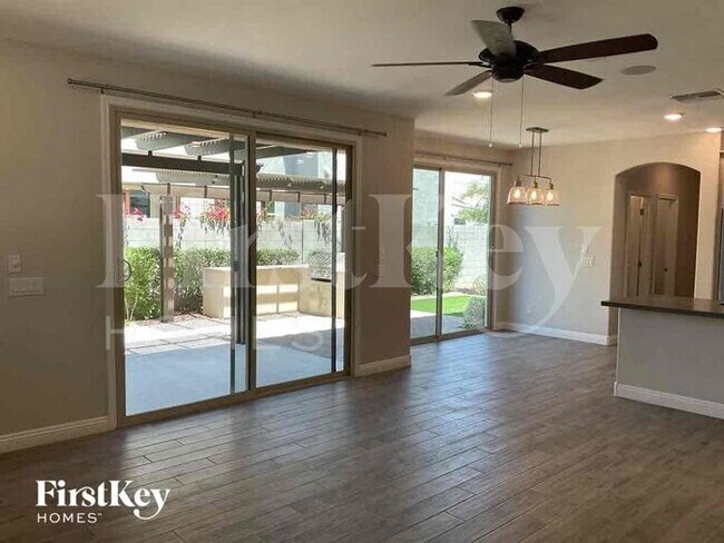 Foto del edificio - 1023 S 151st Ln