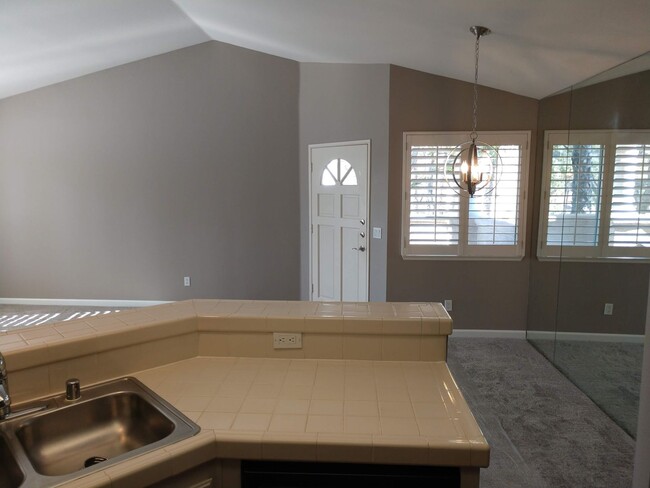 Building Photo - Beautiful Tierrasanta Condo for Rent