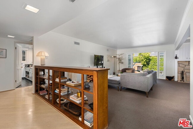 Foto del edificio - 4247 Sespe Ave