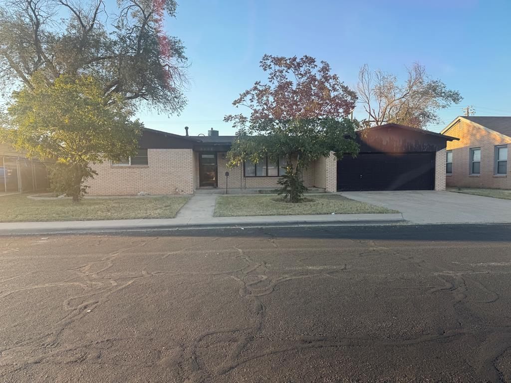 Foto principal - 2218 E 11th St