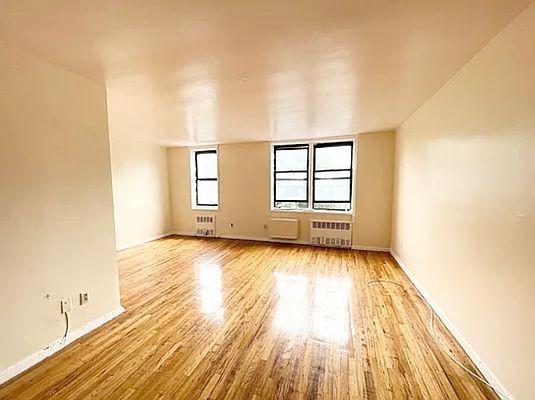 Foto principal - 0 bedroom in Bronx NY 10463