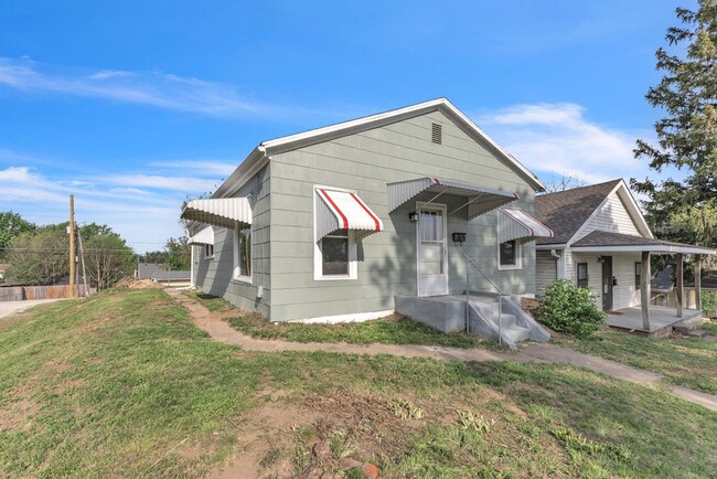 Foto del edificio - Bright & Updated 3-Bedroom Home Near Local Schools