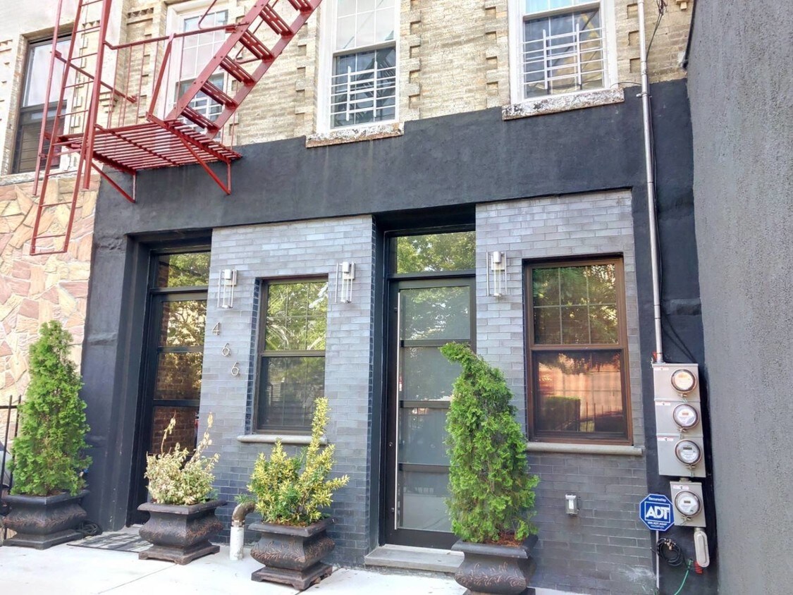 Primary Photo - 466 New Jersey Ave