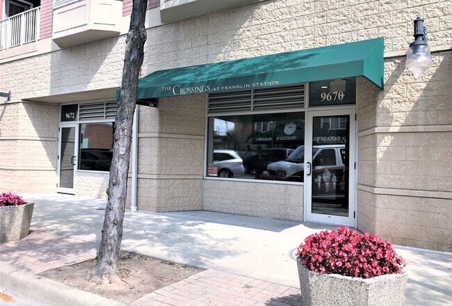 Foto del edificio - 9670 Franklin Ave