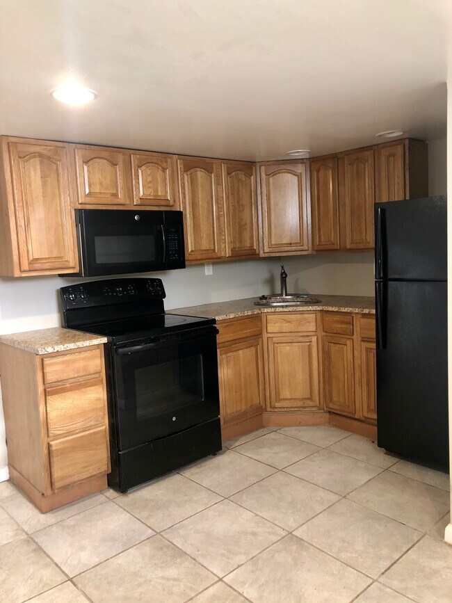 Foto del edificio - 5116 Cottage St