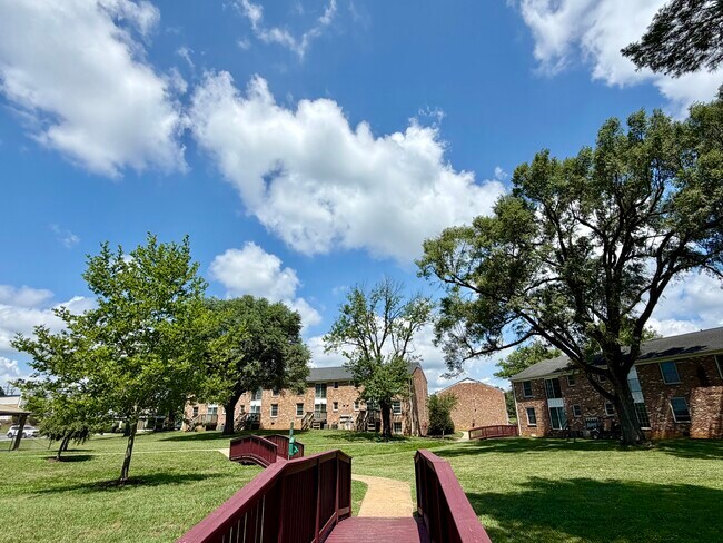 Foto del edificio - Brandon Ladd Apartments & Townhomes