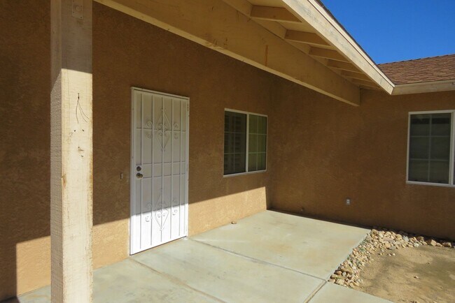 Building Photo - Beautiful 3/2 home in Friendly Hills!