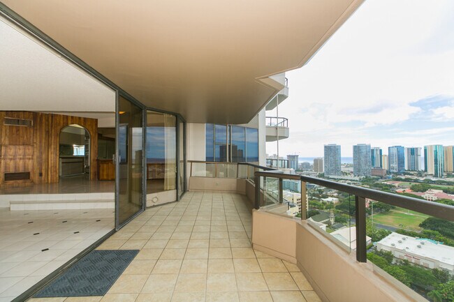 Building Photo - 1221 Victoria St