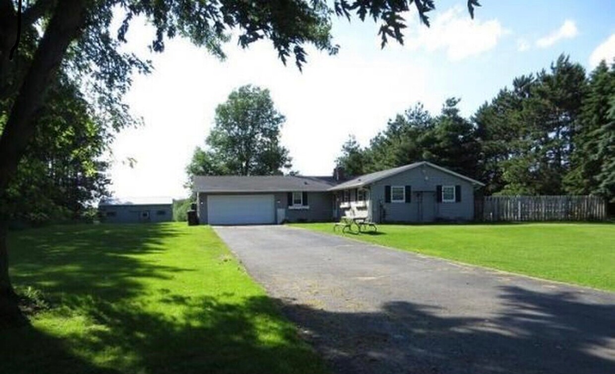 180 Westfield Dr, Hobart, WI 54155 House Rental in Hobart, WI