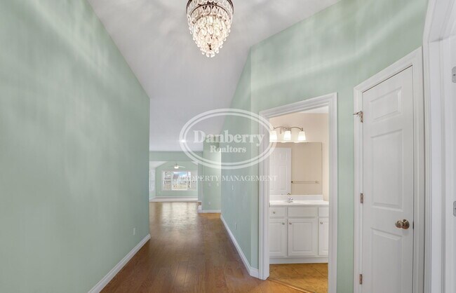 Building Photo - 14866 Lake Winds Dr