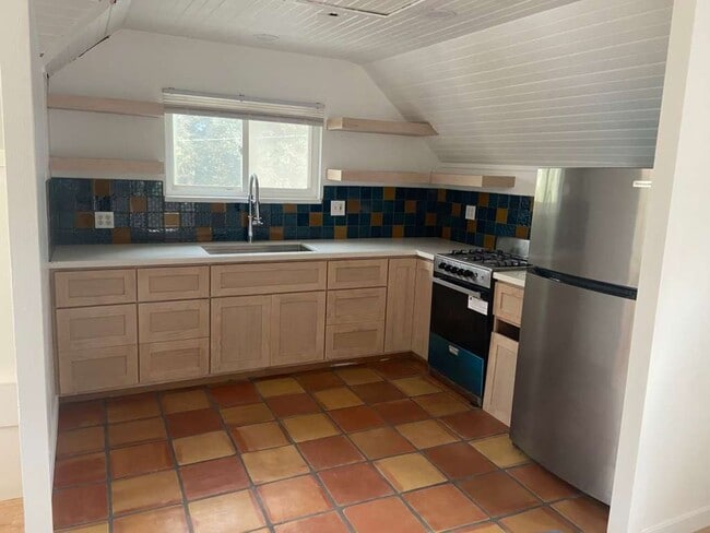 Building Photo - 822 Orange Ave