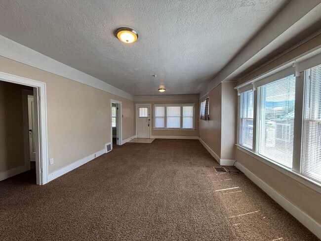 Foto del edificio - 739 S Arthur Ave