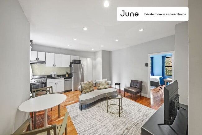 Building Photo - Private bedroom in 3 bed/1 bath Home