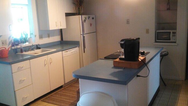Building Photo - Second Floor 2 Bedroom Apt For Rent (Palmyra)