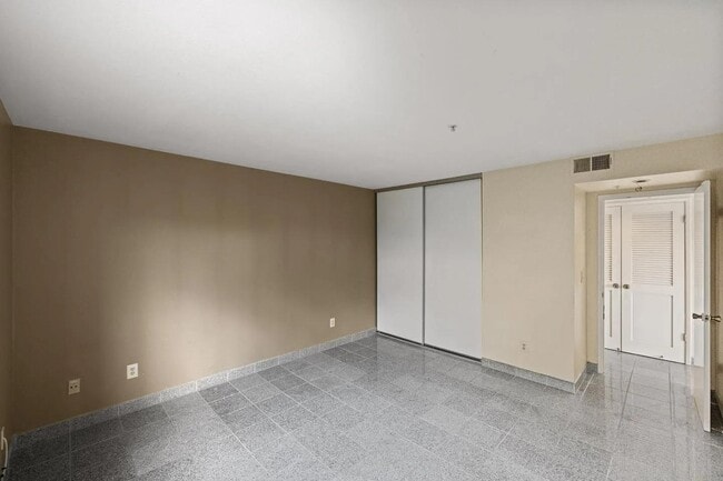 Foto del edificio - 230 Pheasant Ridge Rd